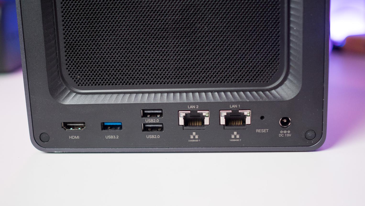 UGREEN CM755 DXP8800 Plus 8-Bay High-Performance Desktop NAS — Intel Core i5-1235U, 8GB DDR5, Dual 10GbE image 2